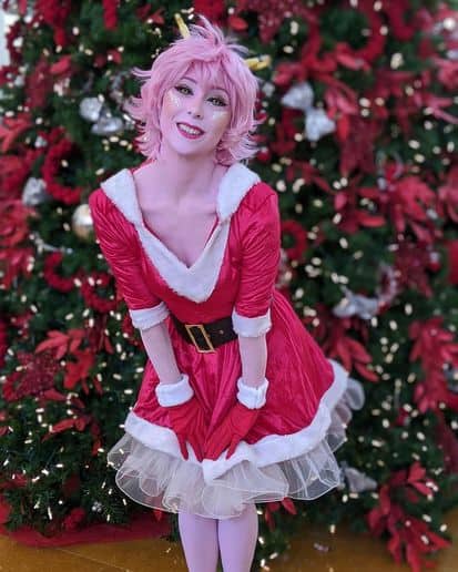 10 Ways to Customize Your Holiday Cosplay At Home!