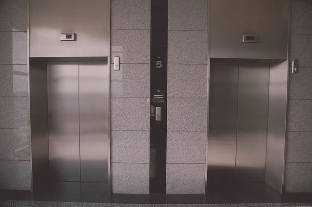 Elevator (cosplay is cringe)